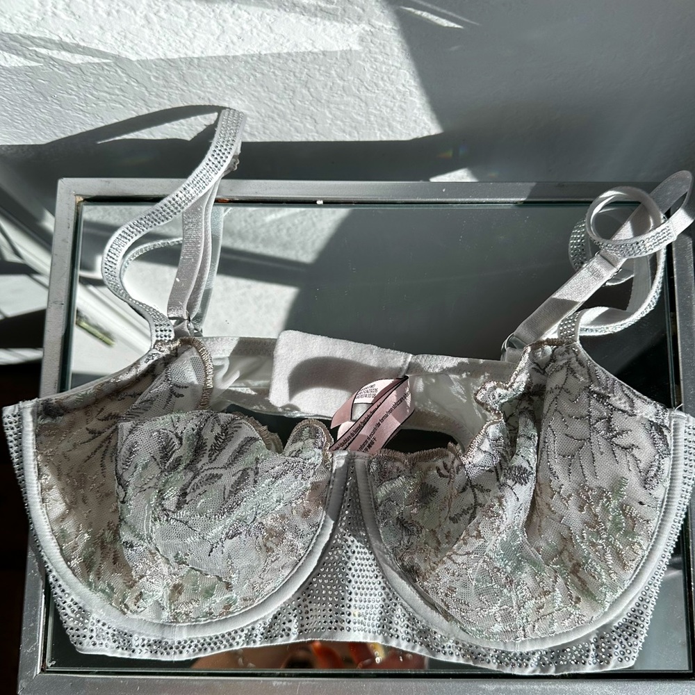 🪩🪩Victoria’s Secret bralette 🪩🪩